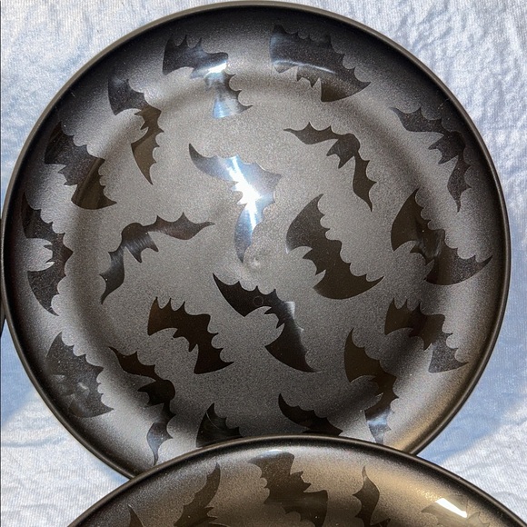 New Mainstays Set of 4 Black Bat Pattern Plastic Dinner Plates - Picture 6 of 13